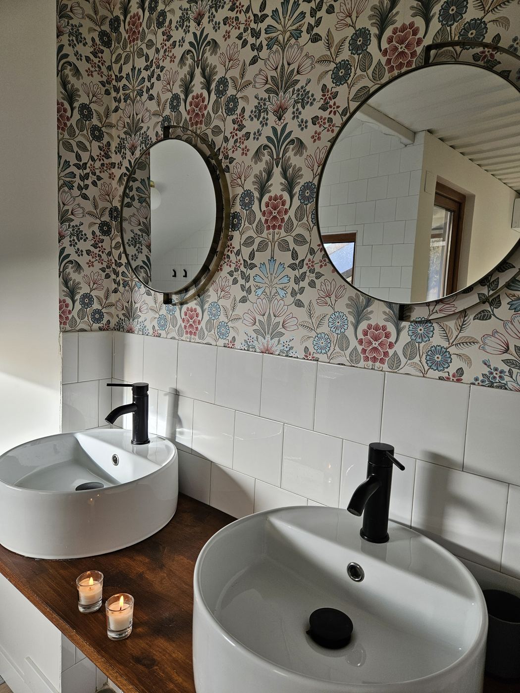 Baño con doble lavabo