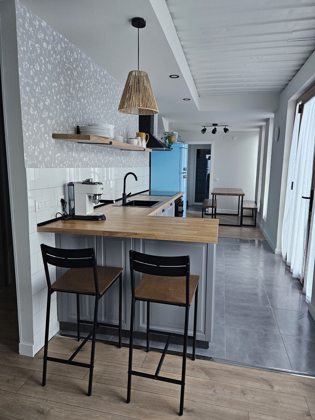 Cocina completa con frigorífico Smeg azul