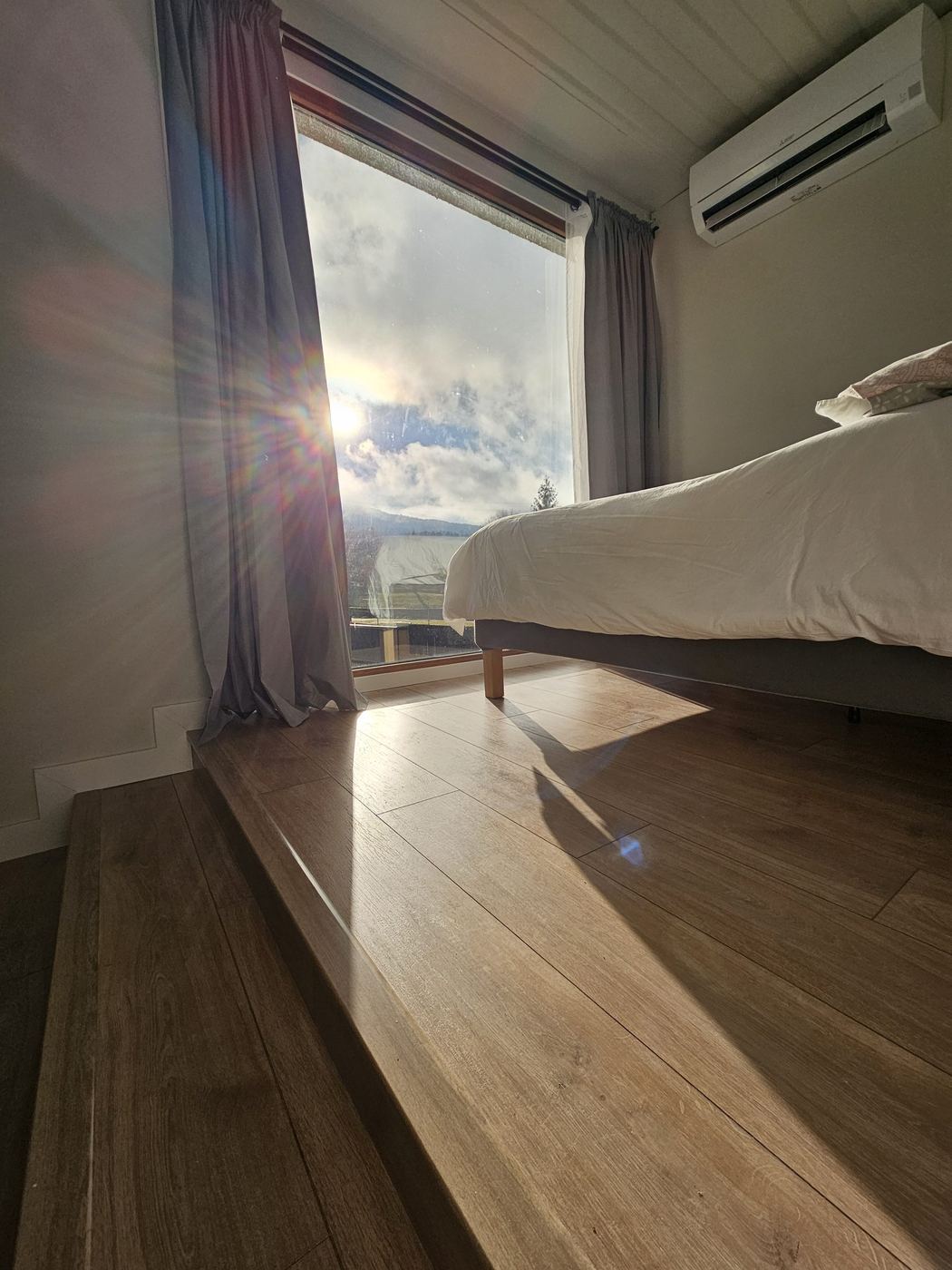 Dormitorio con baño en suite
