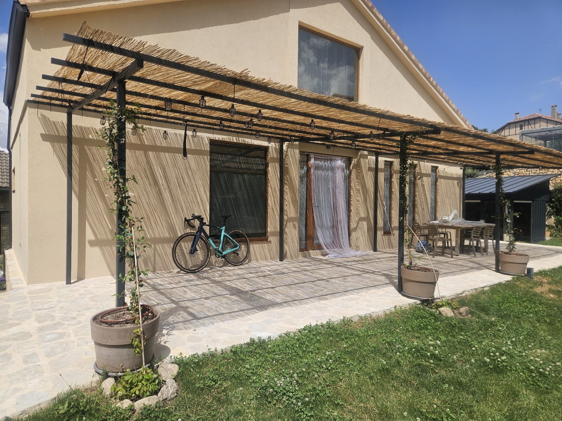 BoxHome Navafría, casa contenedor entre montañas